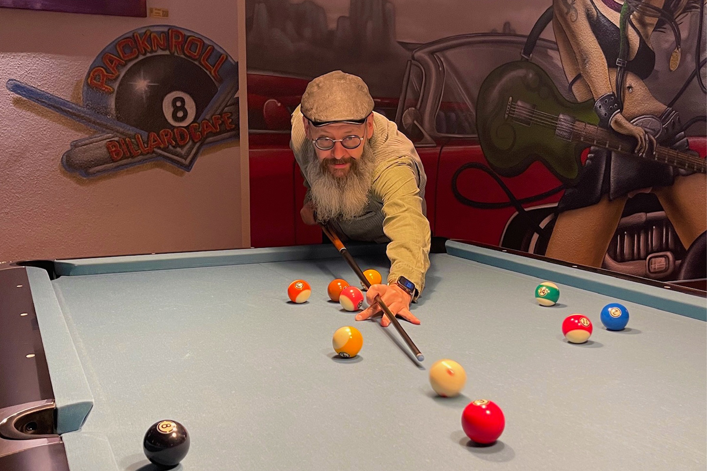 Maximilian Süss ist in Remscheid der Billard Profi und hat vor vielen Jahren das RacknRoll eröffnet. Hier kann man mit und gegen ihn Billard spielen.